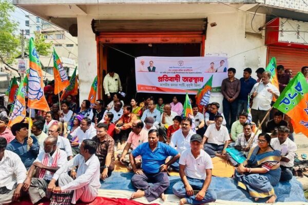 विधानसभा उपाध्यक्ष पर कथित हमला : धुबड़ी में विधायक नूरुल हुदा का तीखा विरोध, भाजपा ने कांग्रेस को बताया “गुंडावाहिनी”