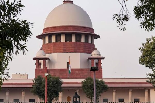 SIR: सुप्रीम कोर्ट ने कहा- आधार व वोटर ID नागरिकता के सबूत नहीं; EC बोला- ड्राफ्ट सूची की गड़बड़ी सुधार लेंगे